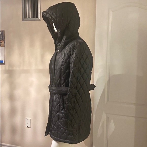 Burberry Black Quilted Hooded Puffer Jacket - Picture 5 of 13
